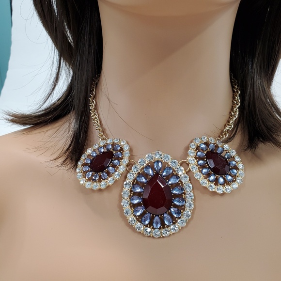 Costume Jewelry Large Jeweled Necklace & earrings - Picture 1 of 6